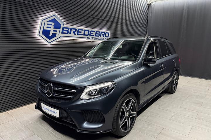 Grå Mercedes GLE350 d fra 2015 set udefra