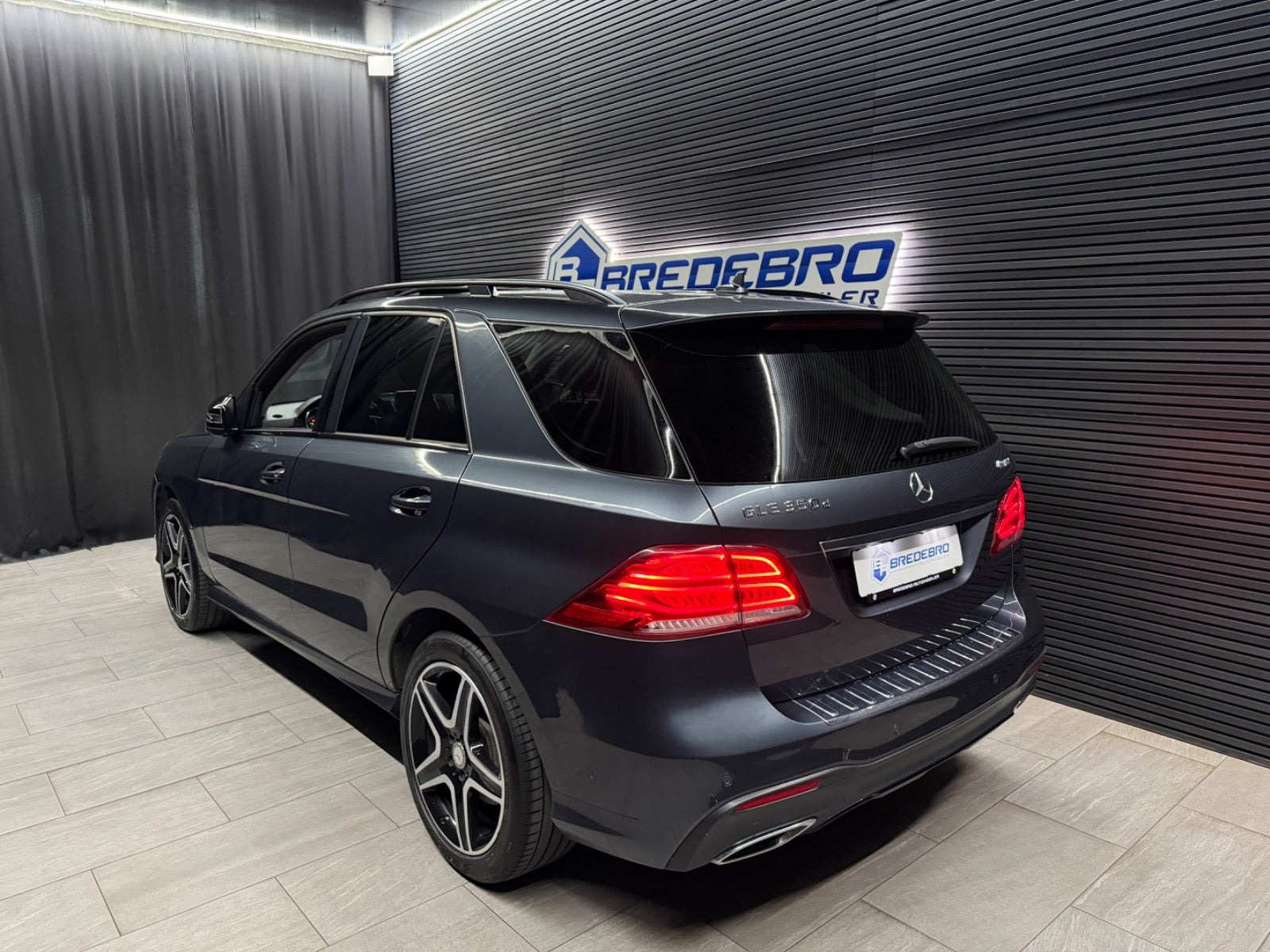 Grå Mercedes GLE350 d fra 2015