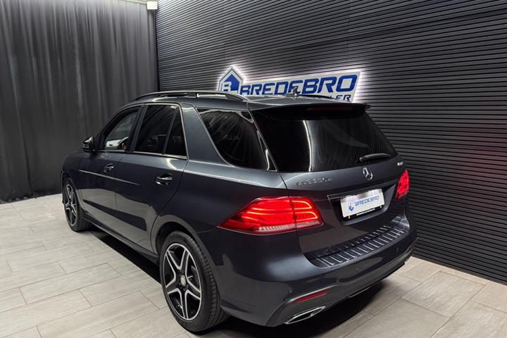 Grå Mercedes GLE350 d fra 2015