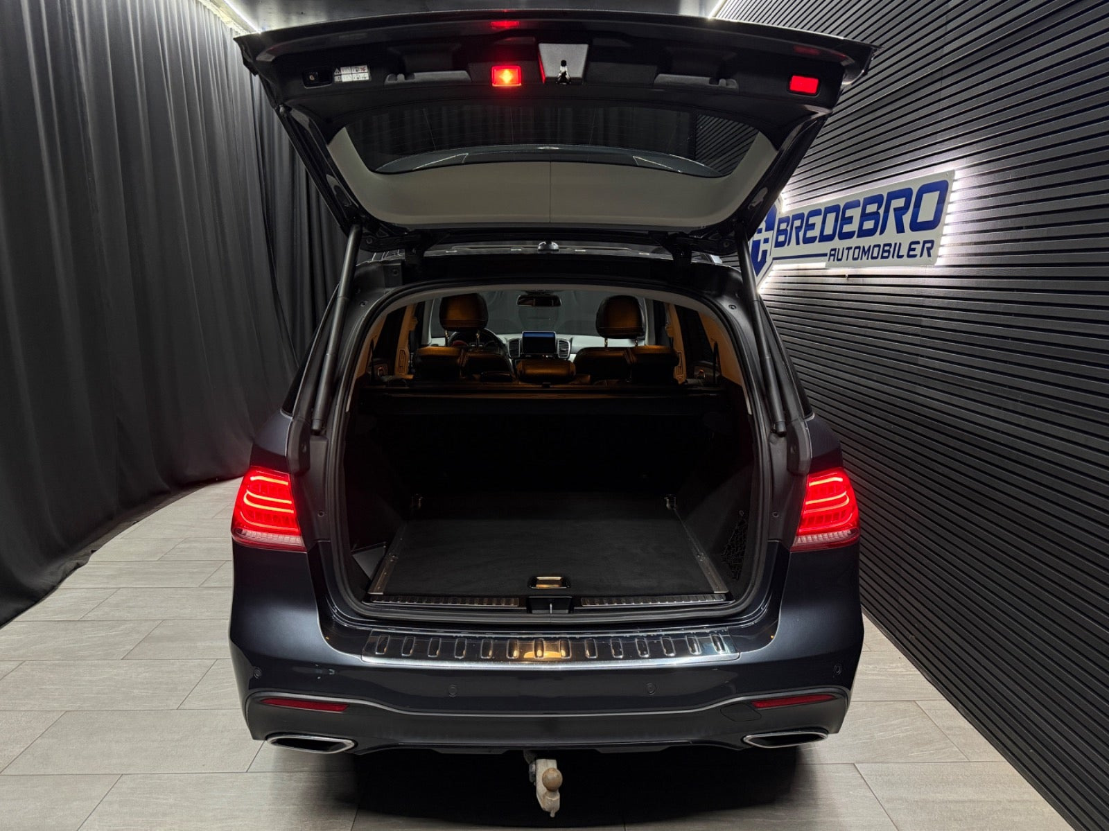 Grå Mercedes GLE350 d fra 2015