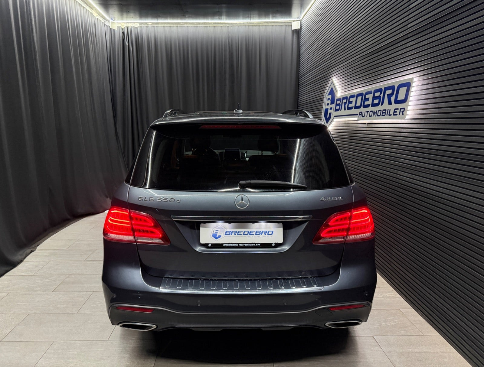 Grå Mercedes GLE350 d fra 2015