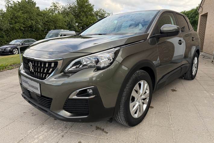 Grøn Peugeot 3008 fra 2017
