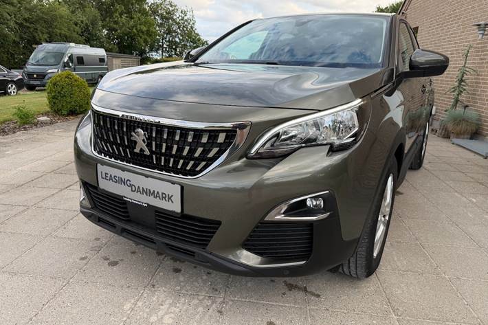 Grøn Peugeot 3008 fra 2017