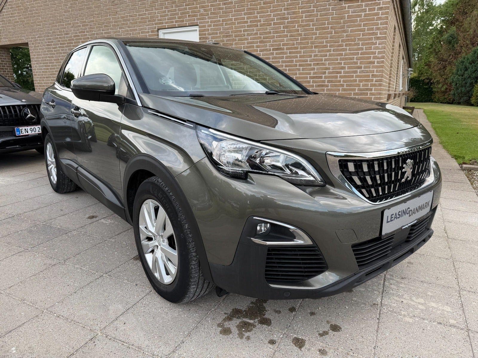 Grøn Peugeot 3008 fra 2017