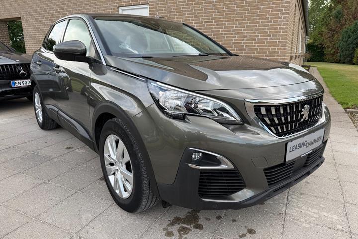 Grøn Peugeot 3008 fra 2017
