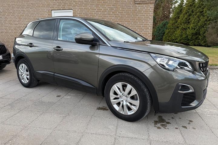 Grøn Peugeot 3008 fra 2017