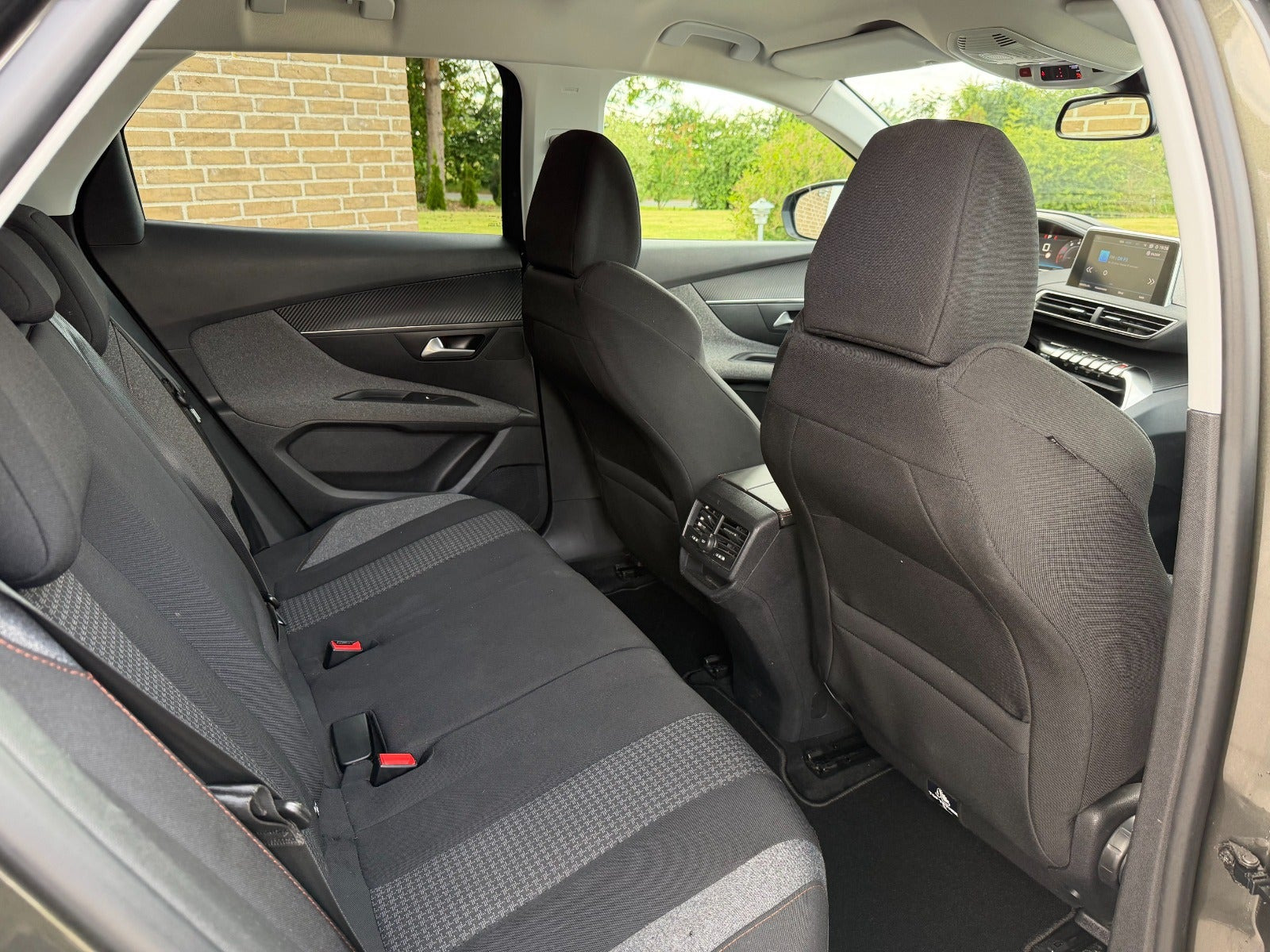 Grøn Peugeot 3008 fra 2017