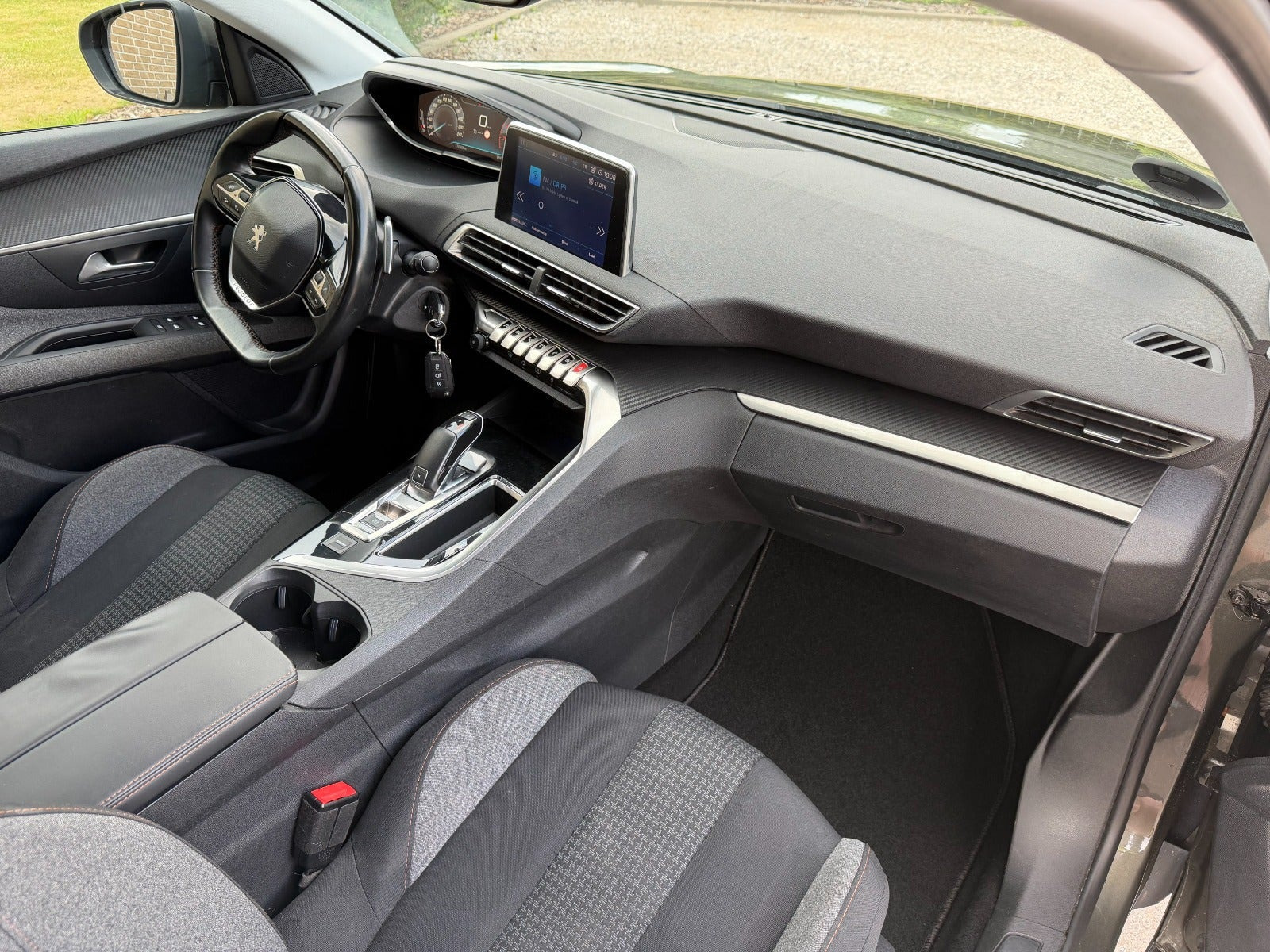 Grøn Peugeot 3008 fra 2017