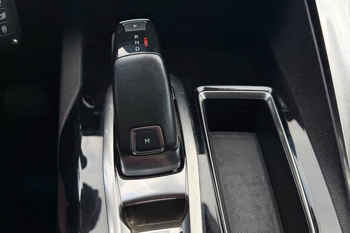 Grøn Peugeot 3008 fra 2017