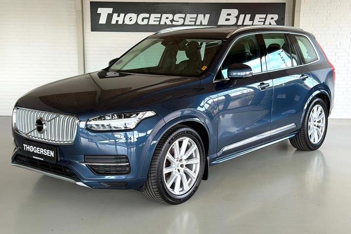 Blå Volvo XC90 fra 2019 set udefra