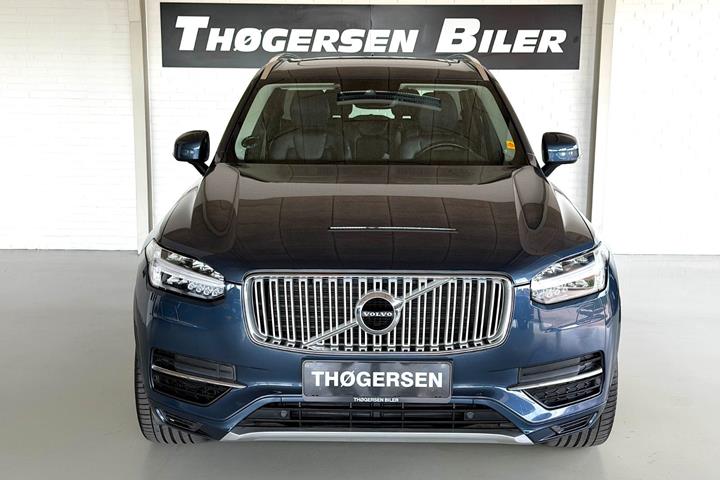 Blå Volvo XC90 fra 2019