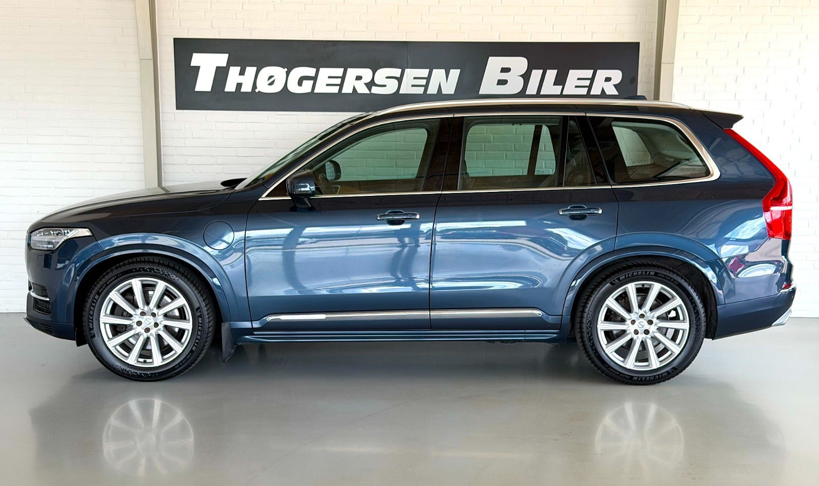 Blå Volvo XC90 fra 2019