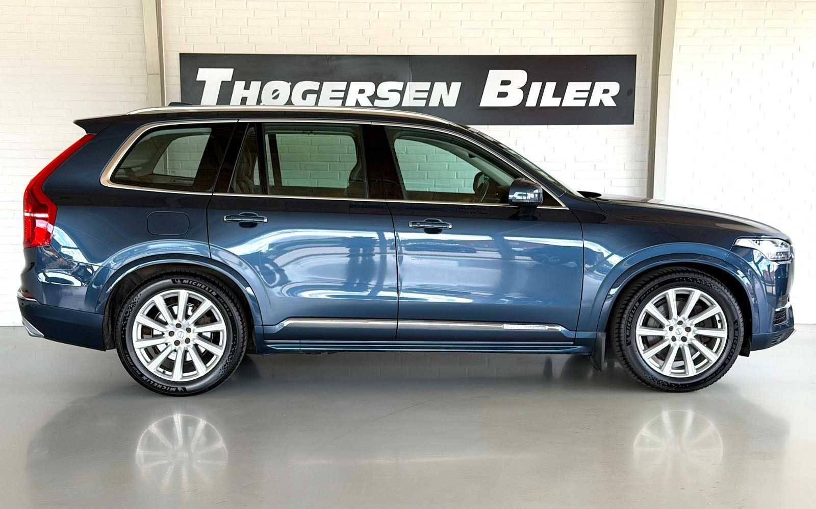 Blå Volvo XC90 fra 2019