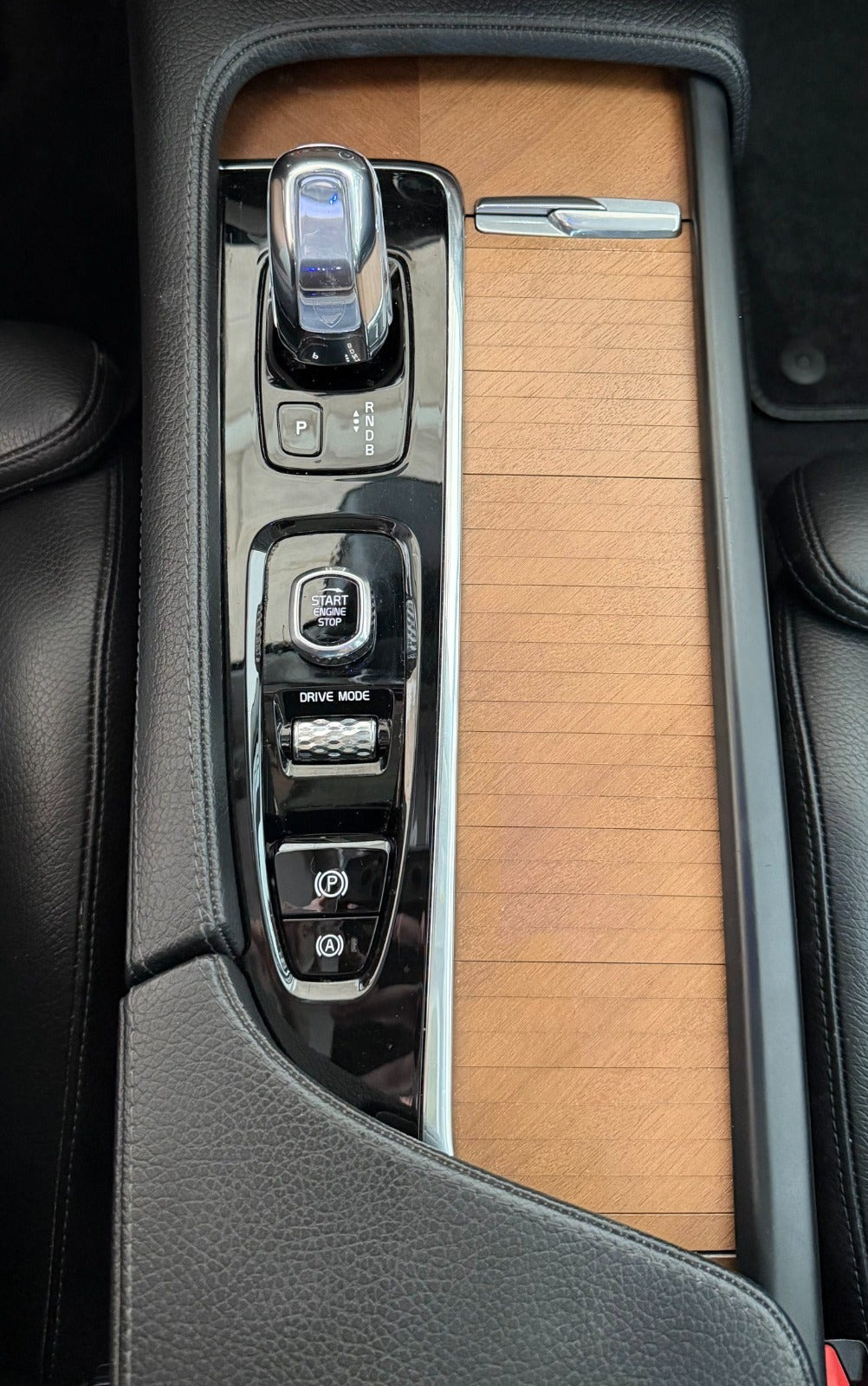 Blå Volvo XC90 fra 2019
