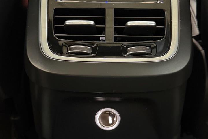 Blå Volvo XC90 fra 2019