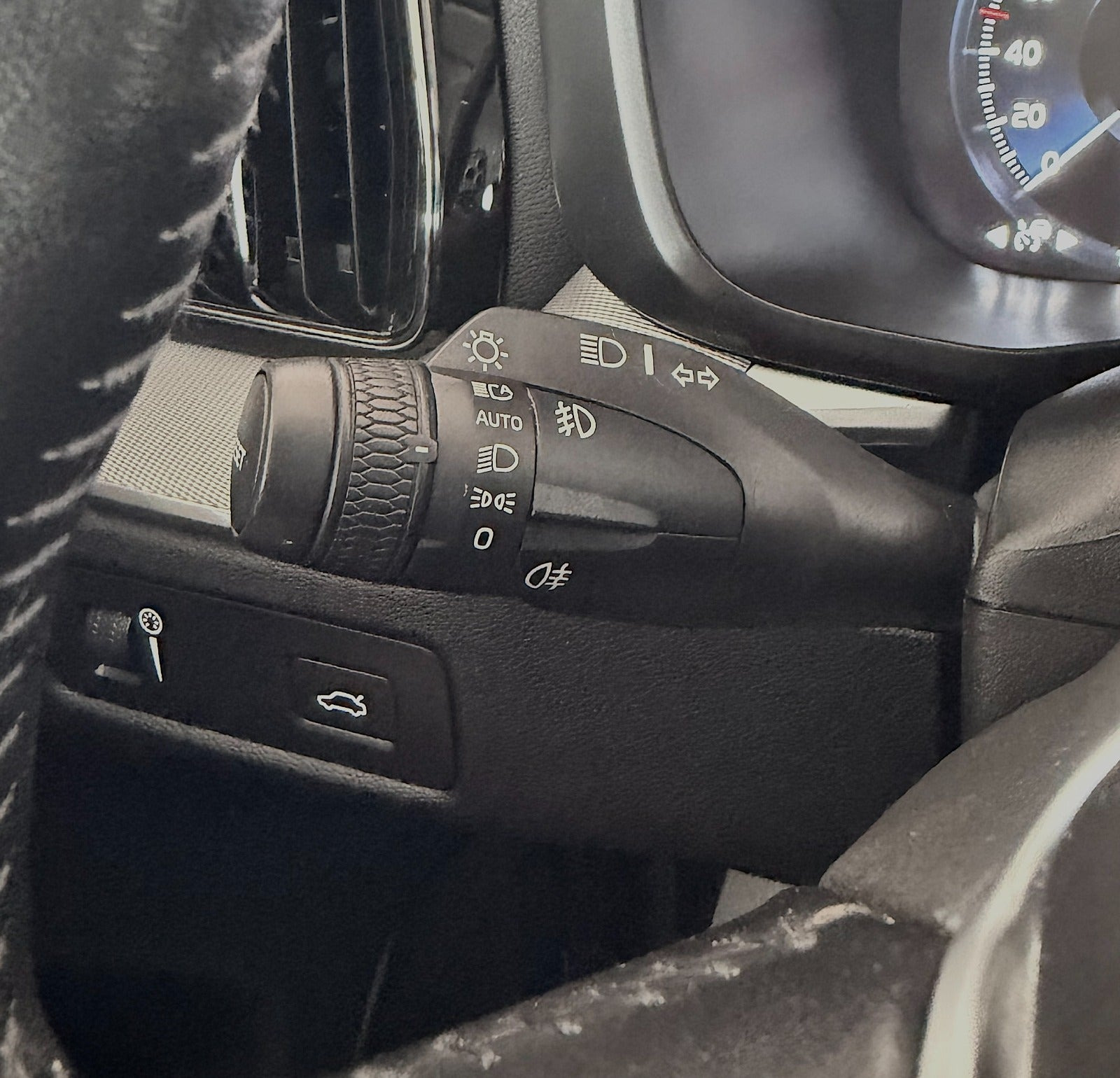 Grå Volvo XC60 fra 2018