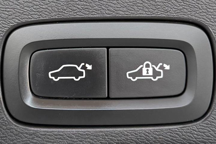 Grå Volvo XC60 fra 2018