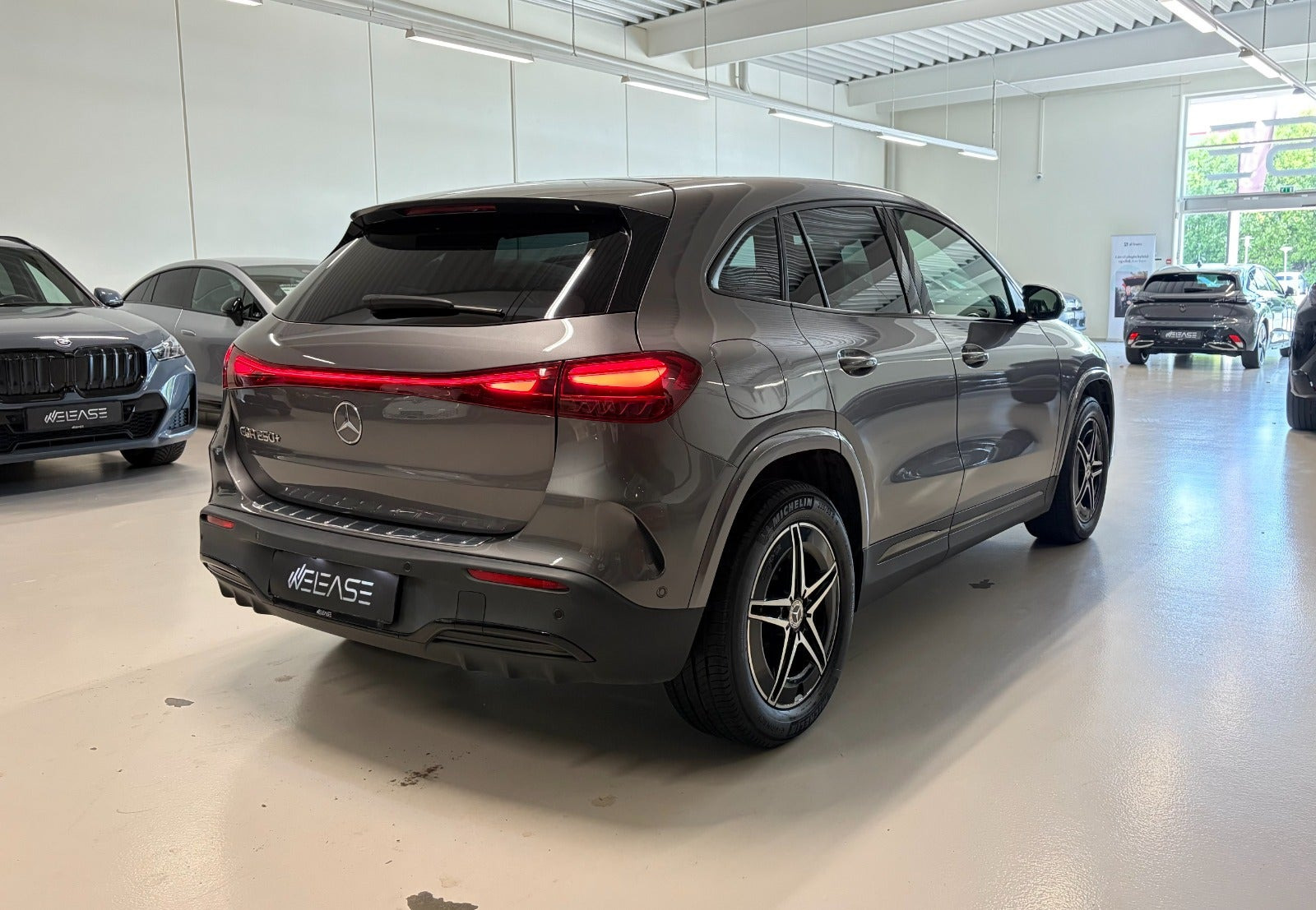 Grå Mercedes EQA250+ fra 2025