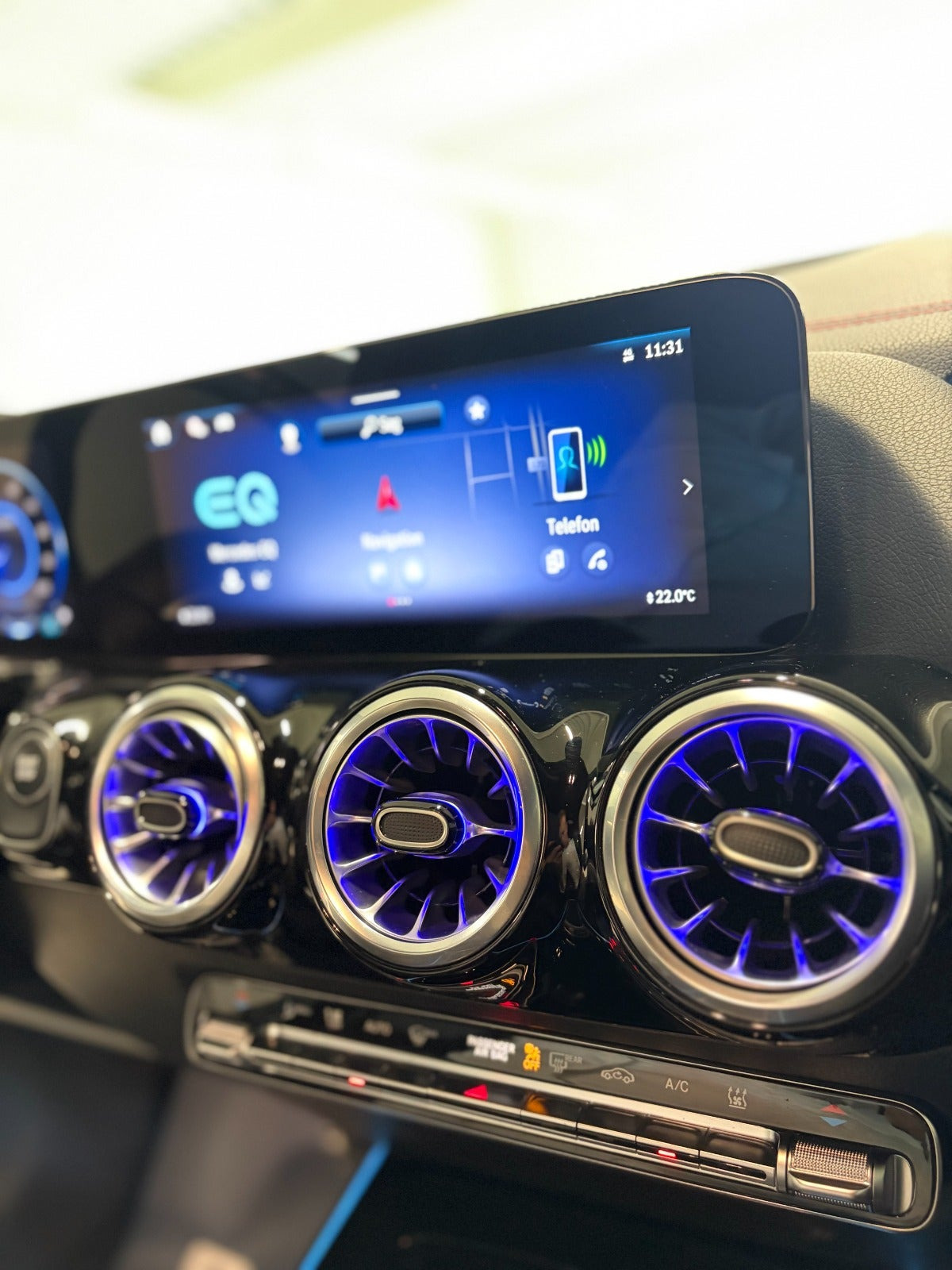 Grå Mercedes EQA250+ fra 2025