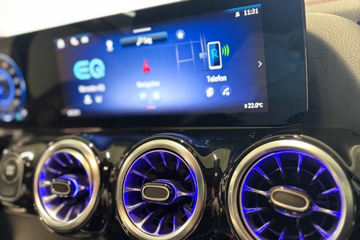 Grå Mercedes EQA250+ fra 2025