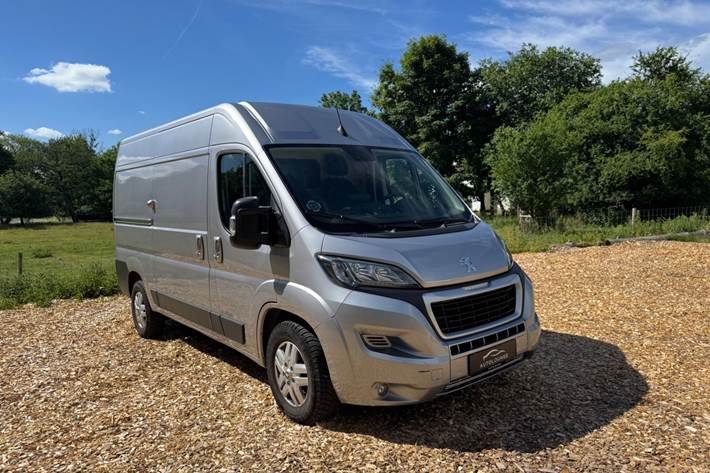 Sølv Peugeot Boxer 333 fra 2021