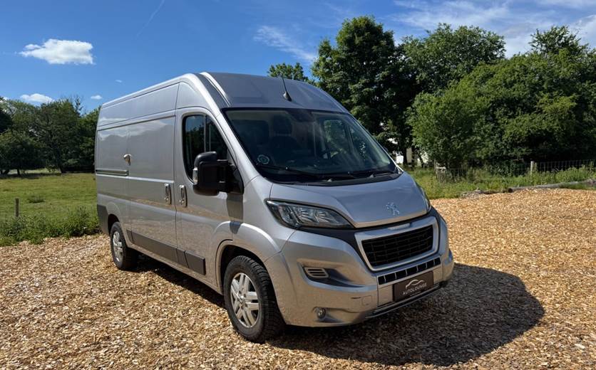Peugeot Boxer 333 2,2 BlueHDi 140 L2H2 Premium