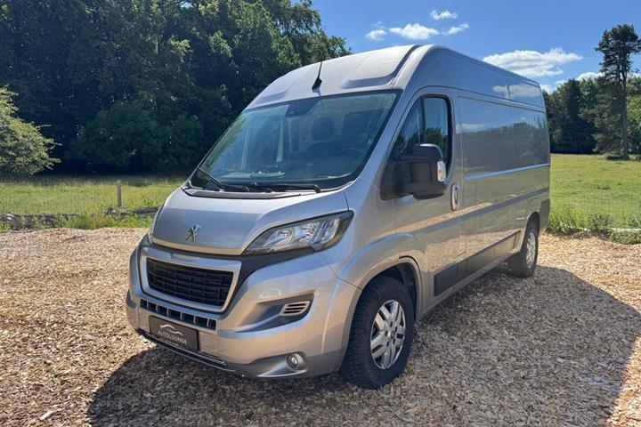 Sølv Peugeot Boxer 333 fra 2021