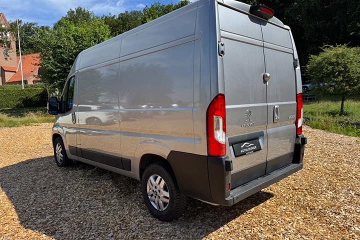 Sølv Peugeot Boxer 333 fra 2021