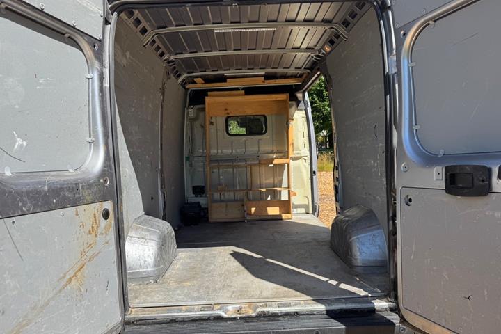 Sølv Peugeot Boxer 333 fra 2021