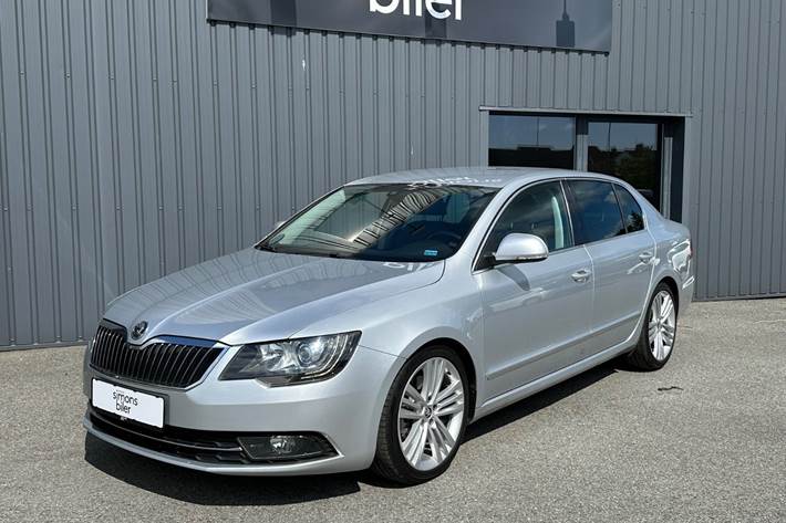 Sølv Skoda Superb fra 2014