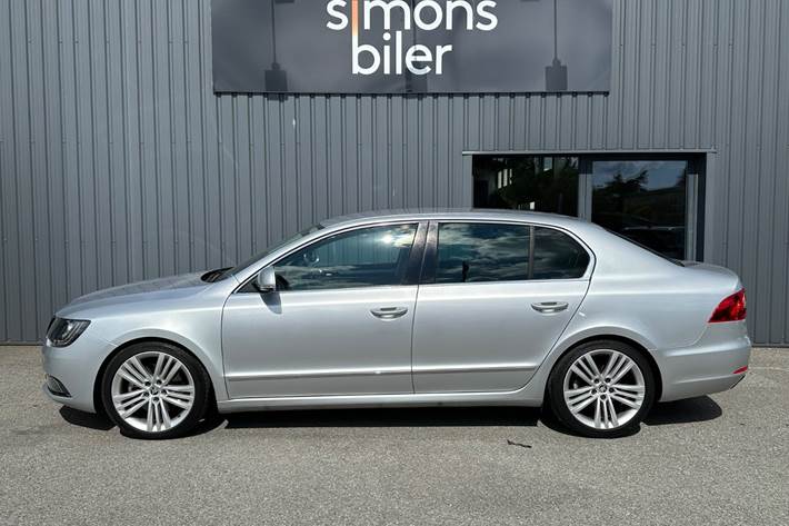 Sølv Skoda Superb fra 2014