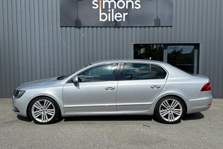 Sølv Skoda Superb fra 2014