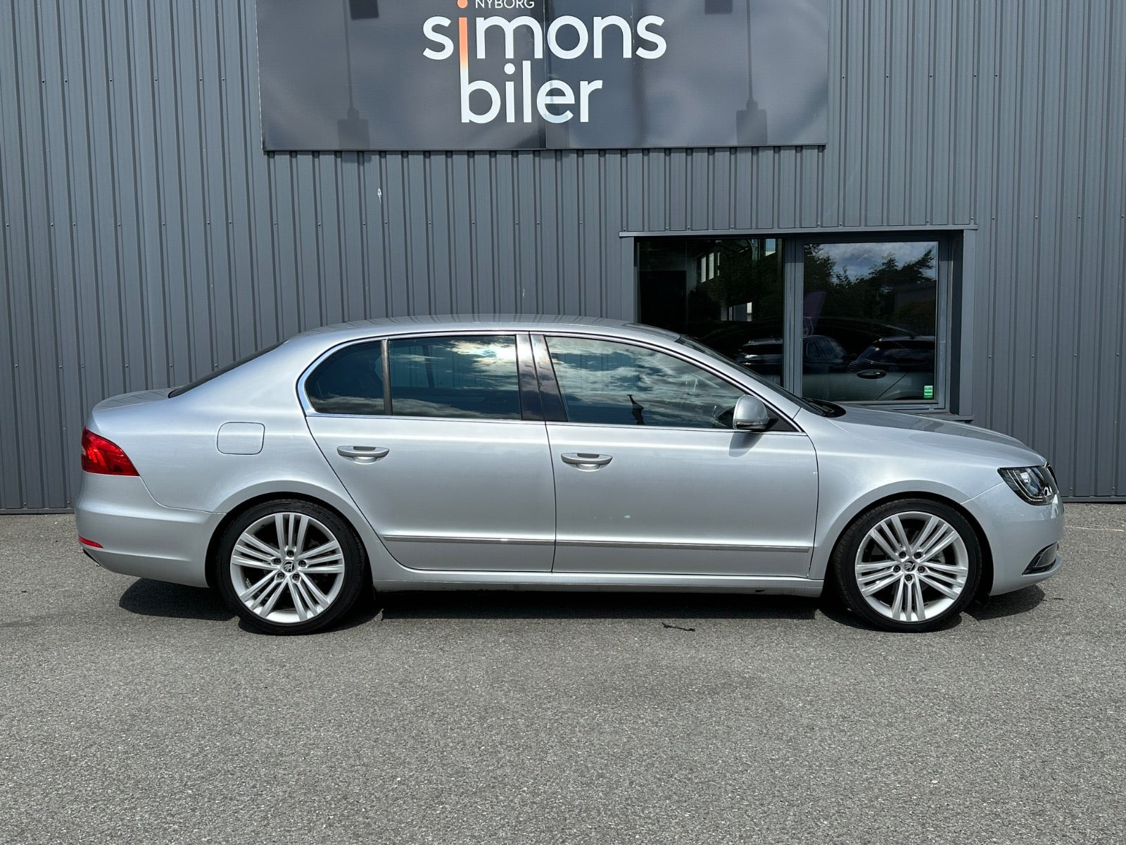 Sølv Skoda Superb fra 2014