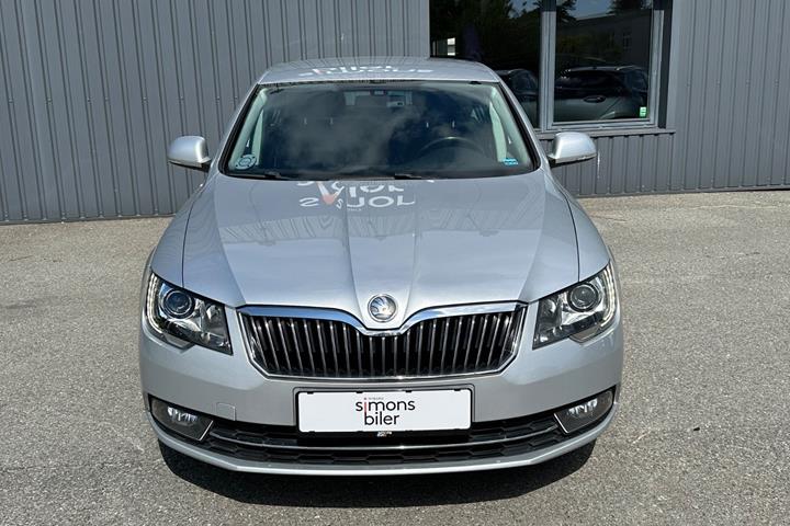 Sølv Skoda Superb fra 2014