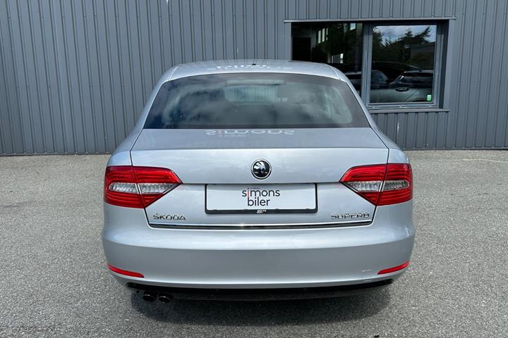Sølv Skoda Superb fra 2014