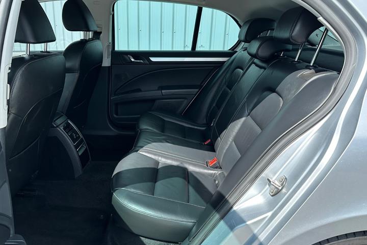 Sølv Skoda Superb fra 2014