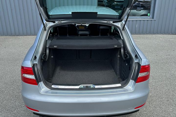 Sølv Skoda Superb fra 2014