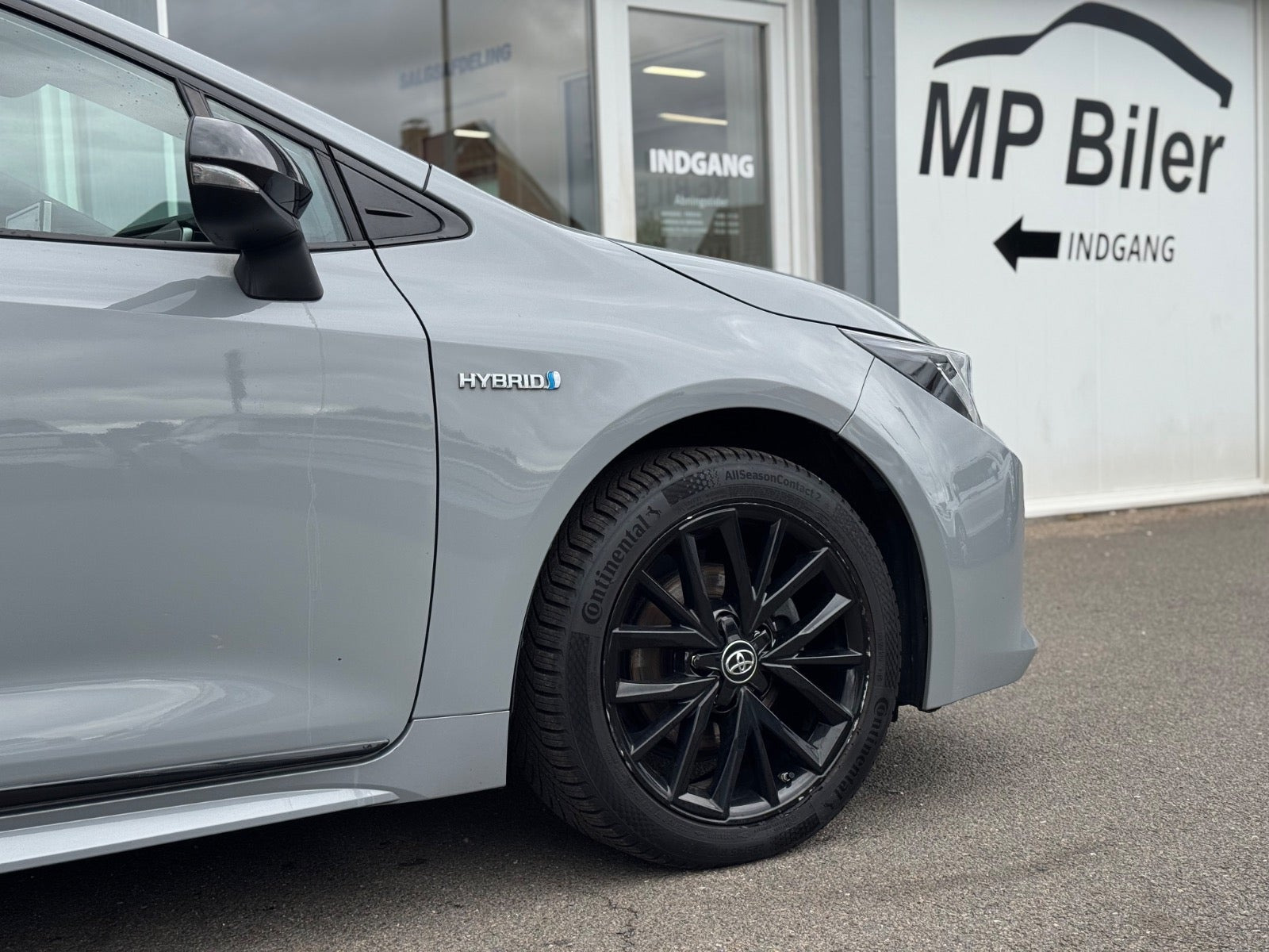 Grå Toyota Corolla fra 2019
