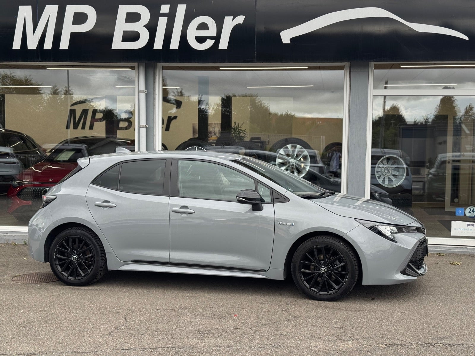 Grå Toyota Corolla fra 2019