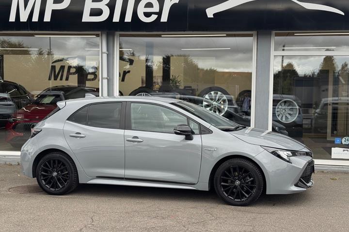 Grå Toyota Corolla fra 2019