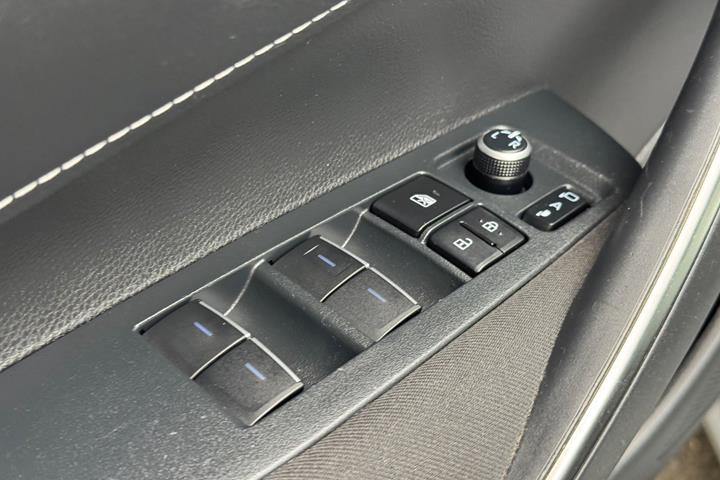 Grå Toyota Corolla fra 2019