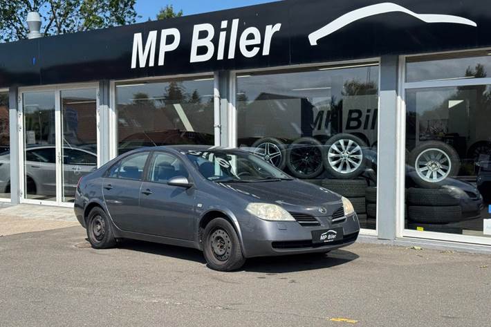 Grå Nissan Primera fra 2003