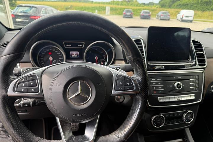 undefined Mercedes GLS350 d fra 2017 set indefra