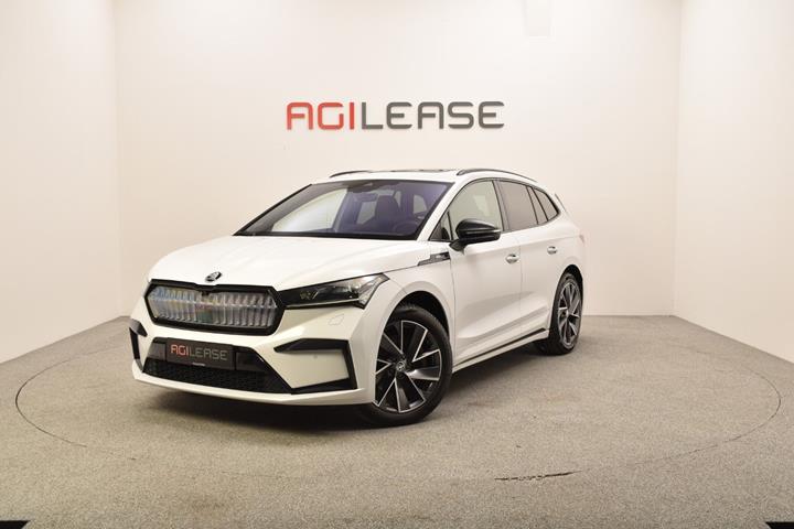 Hvid Skoda Enyaq fra 2022 set udefra