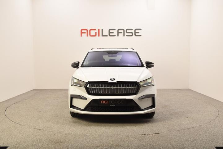 Hvid Skoda Enyaq fra 2022