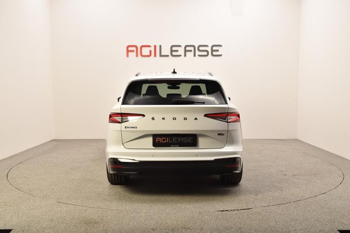 Hvid Skoda Enyaq fra 2022