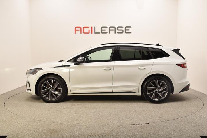 Hvid Skoda Enyaq fra 2022