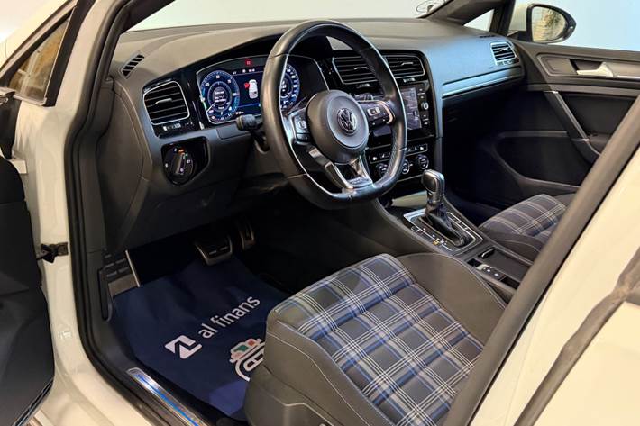 Hvid VW Golf VII fra 2018