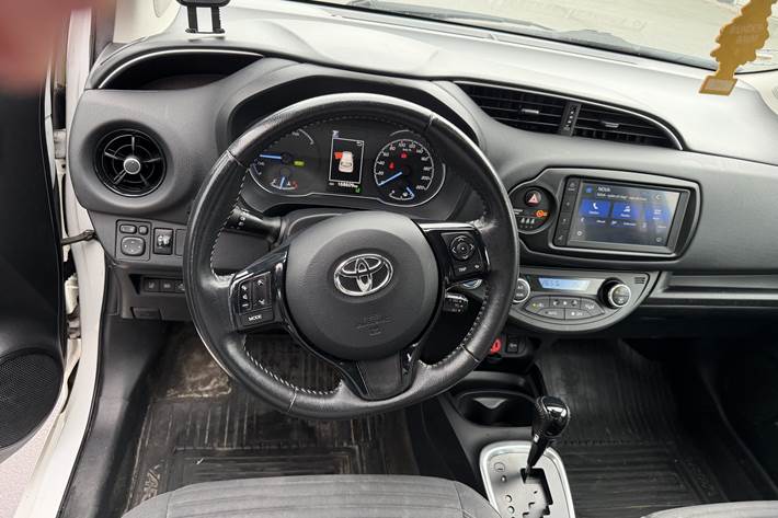 Hvid Toyota Yaris Van fra 2020