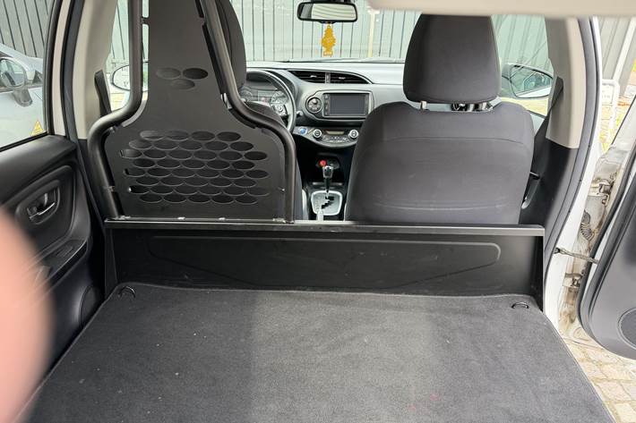 Hvid Toyota Yaris Van fra 2020